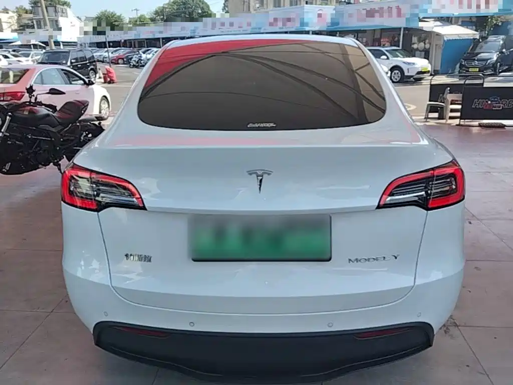Tesla Model Y — фото 6