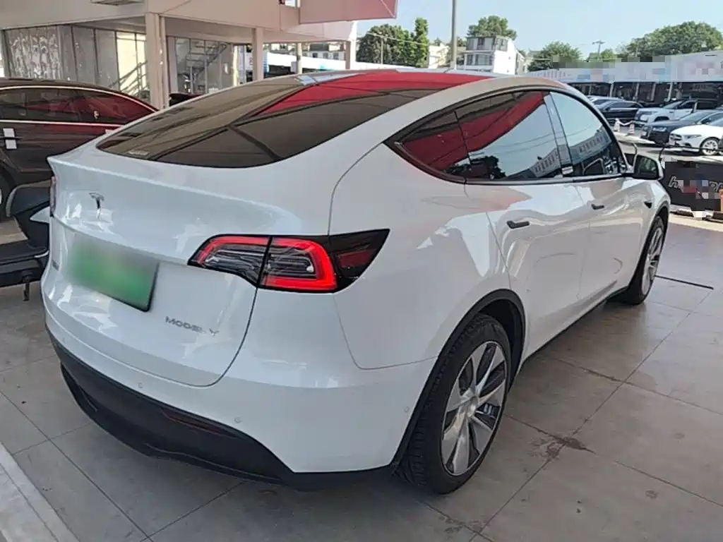 Tesla Model Y — фото 7