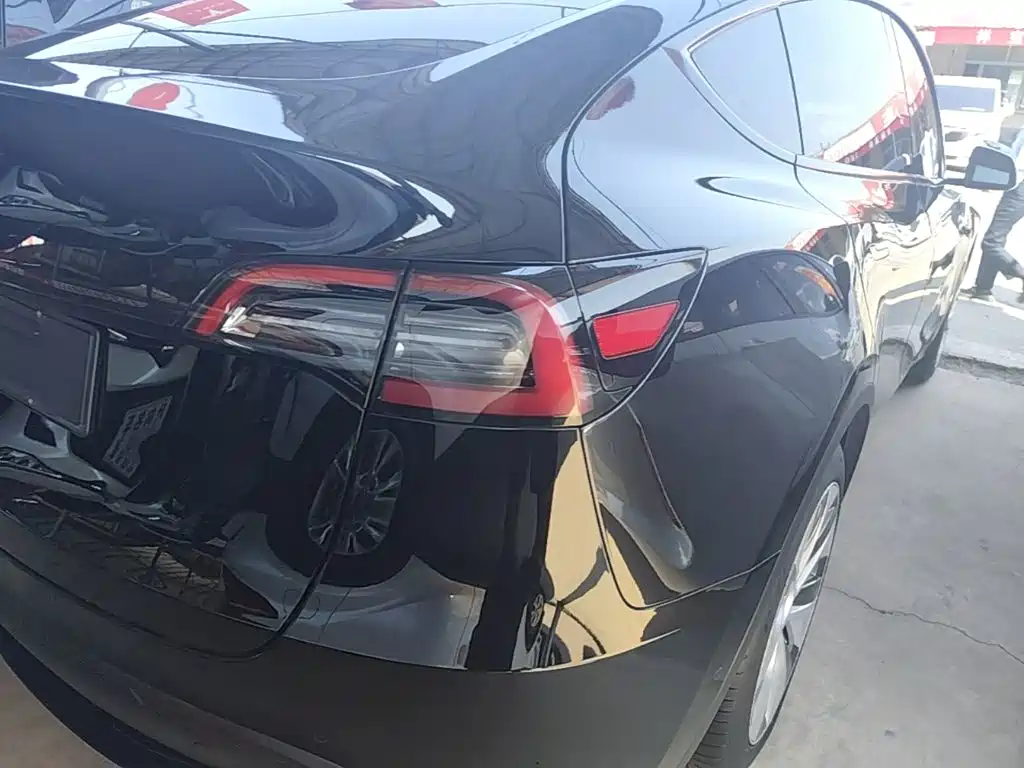 Tesla Model Y — фото 8