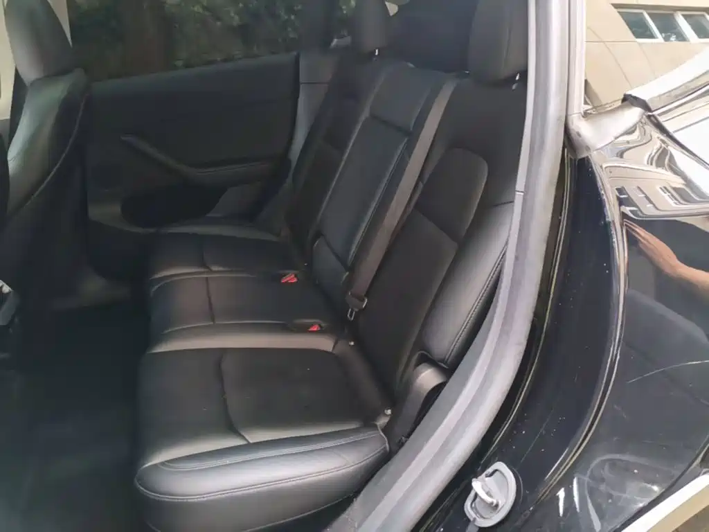 Tesla Model Y — фото 17