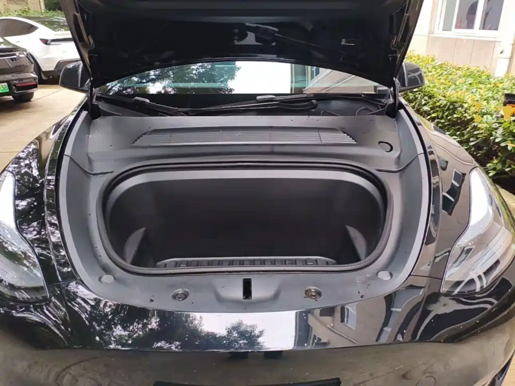 Tesla Model Y — фото 20