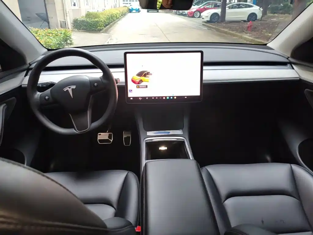 Tesla Model Y — фото 10