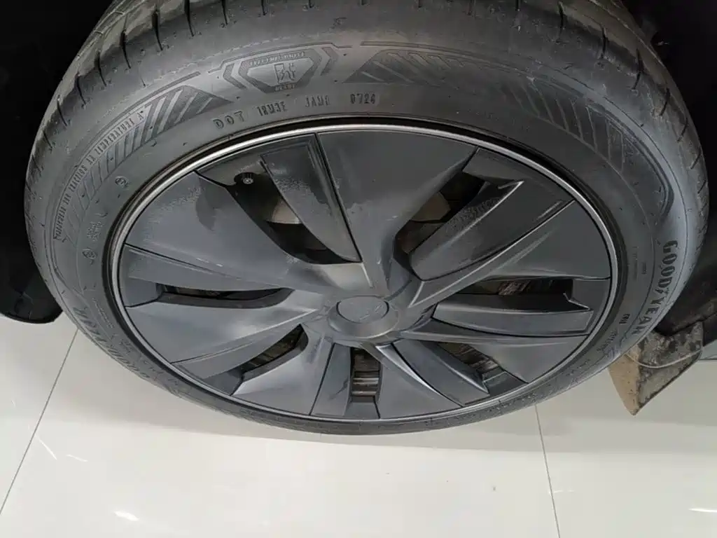 Tesla Model Y — фото 23
