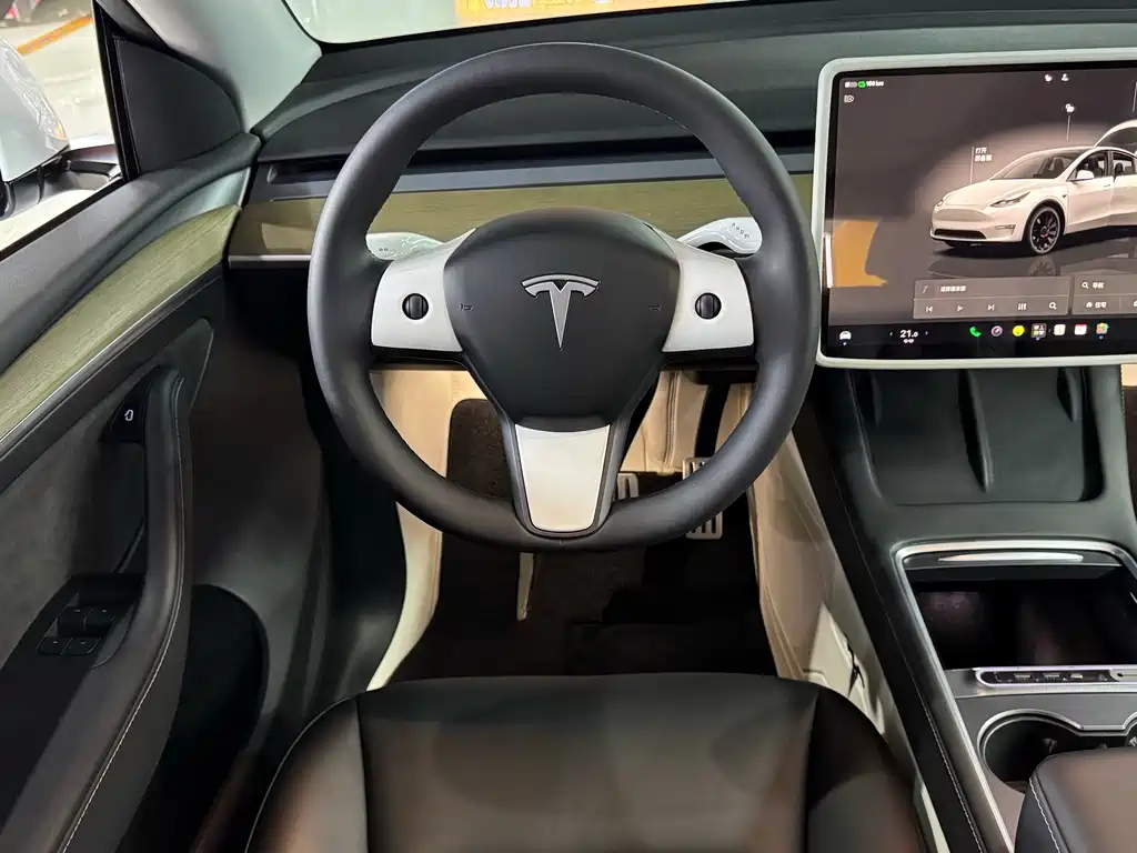 Tesla Model Y — фото 7