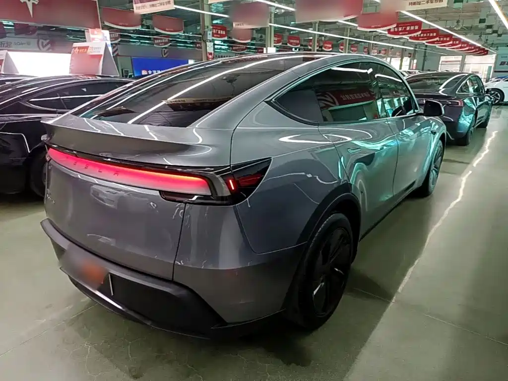 Tesla Model Y — фото 7
