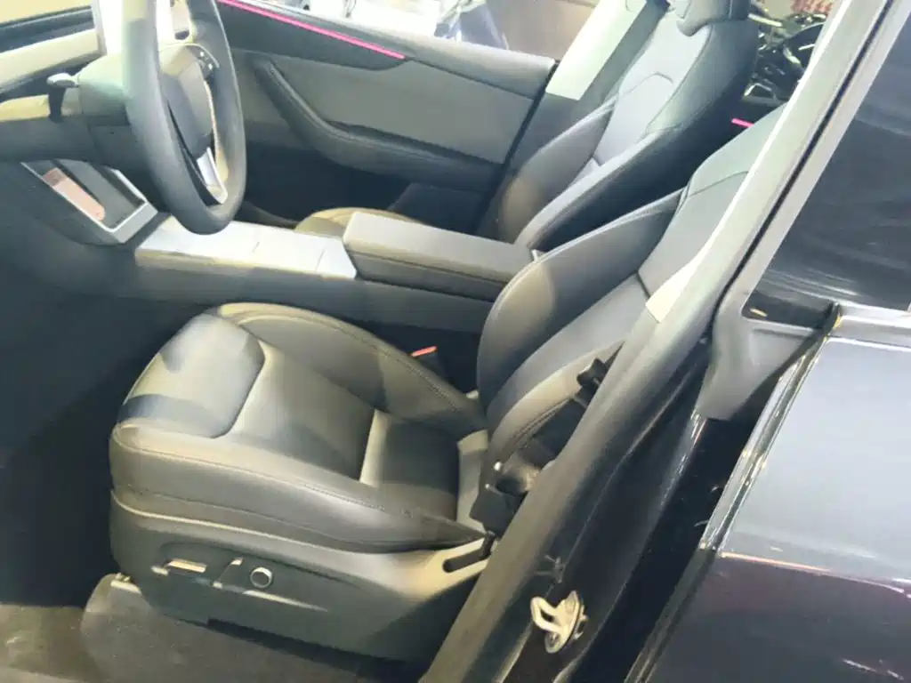 Tesla Model Y — фото 15