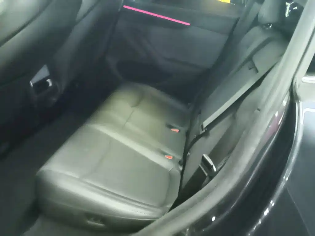 Tesla Model Y — фото 17