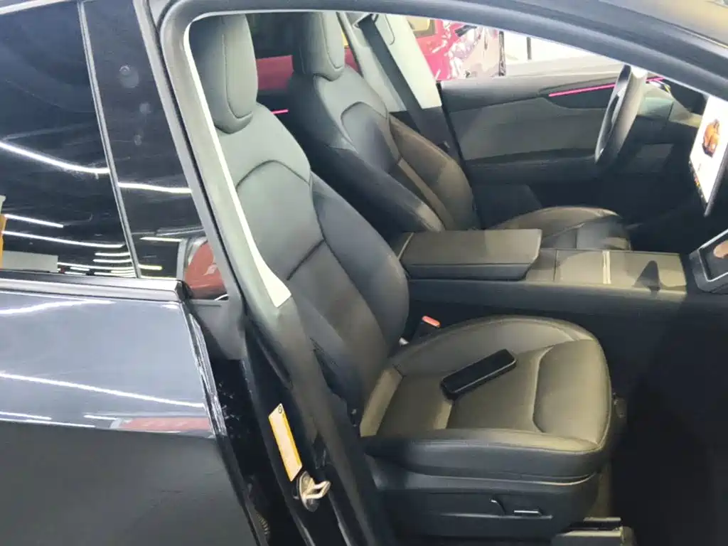 Tesla Model Y — фото 25