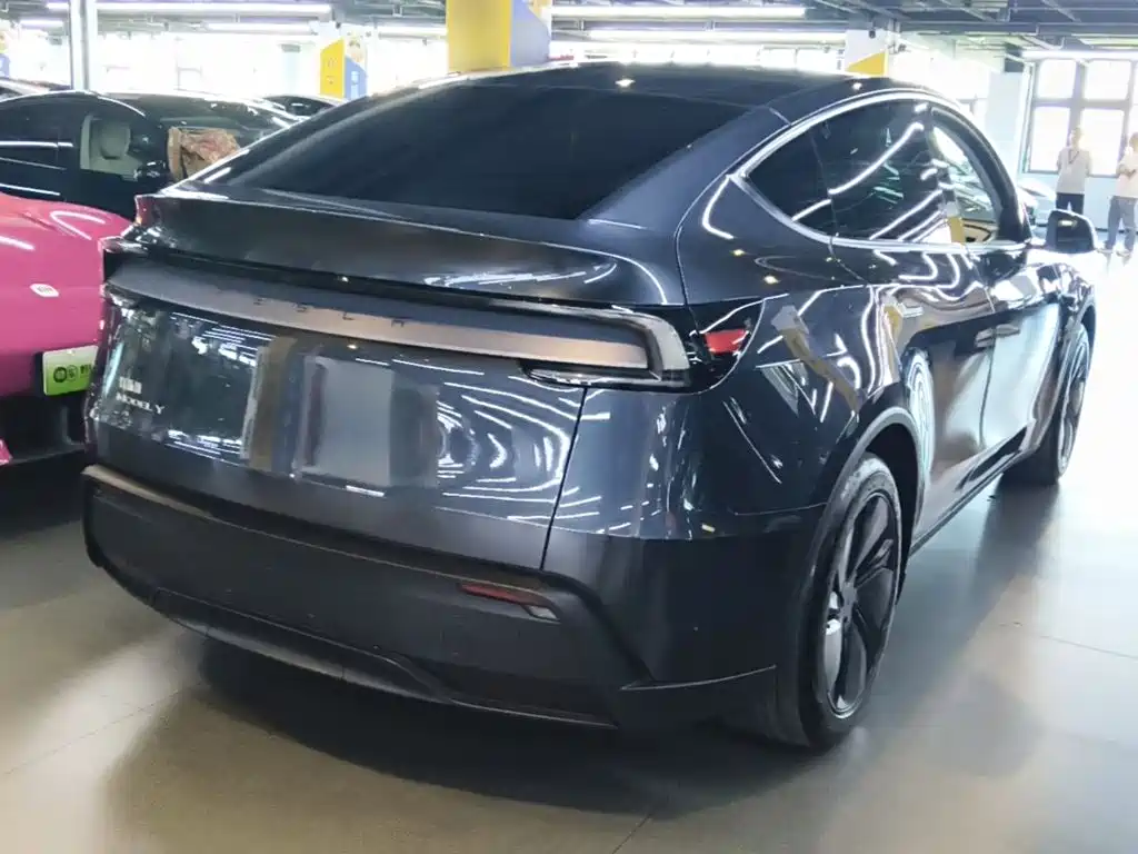 Tesla Model Y — фото 7