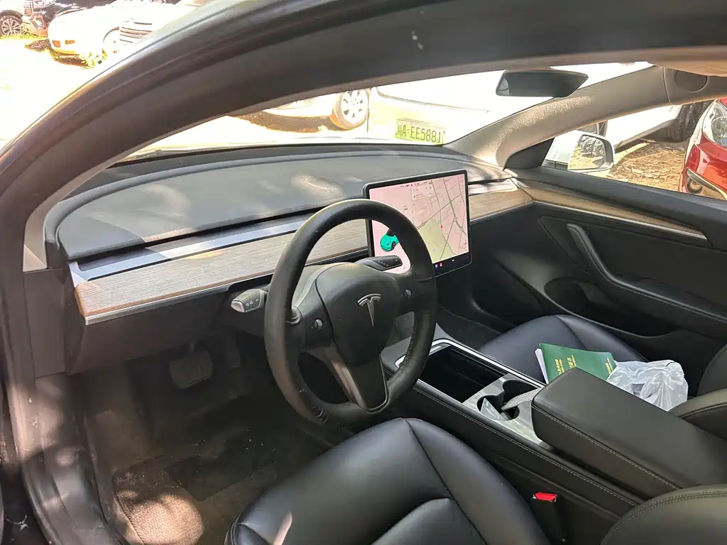 Tesla Model 3 — фото 3