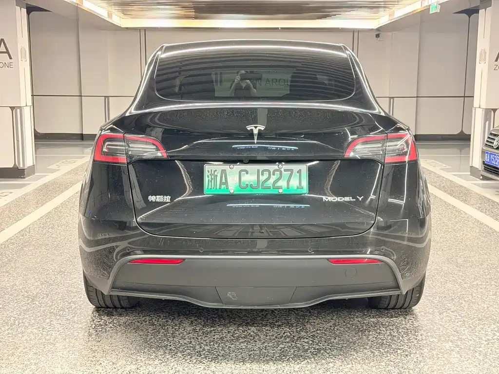 Tesla Model Y — фото 9