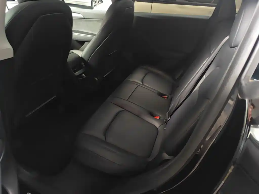 Tesla Model Y — фото 17