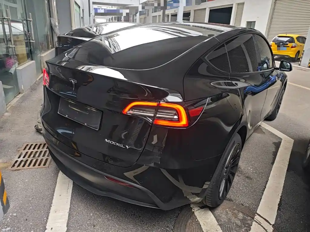 Tesla Model Y — фото 7