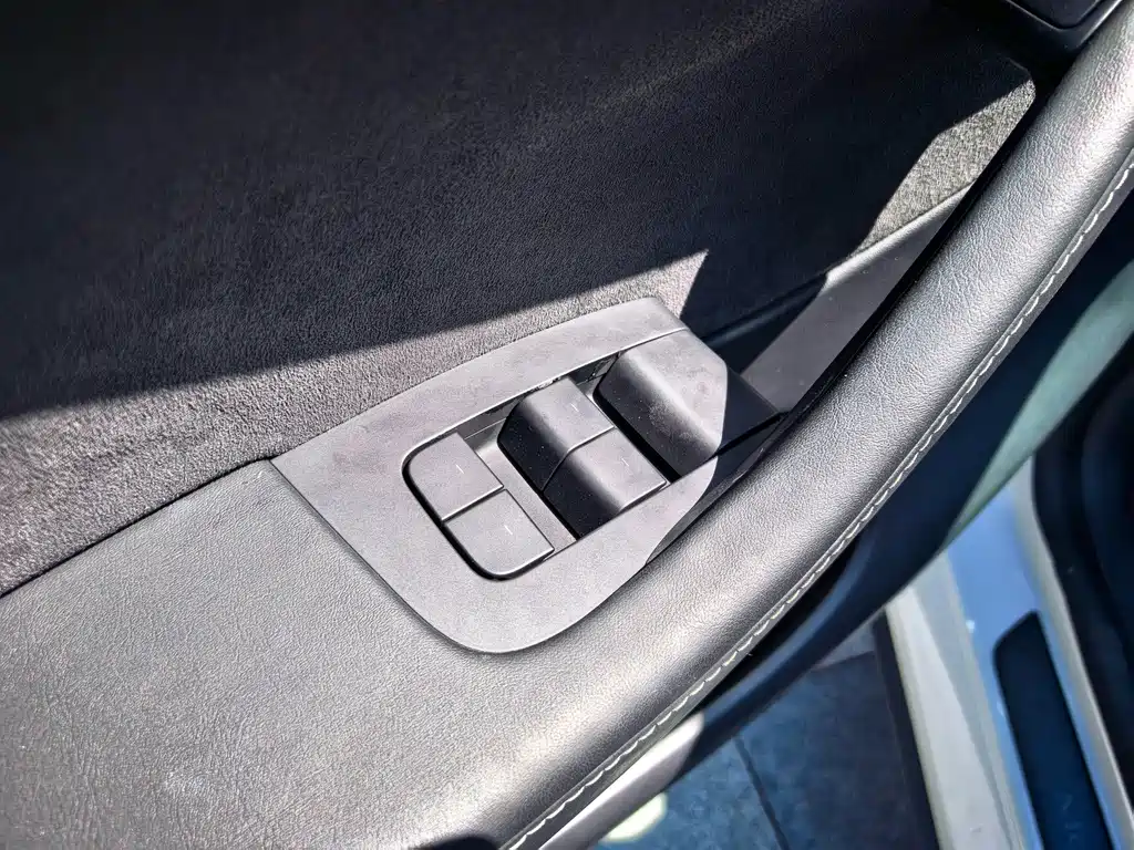 Tesla Model Y — фото 17