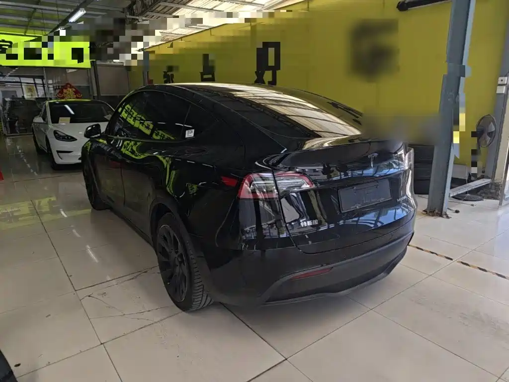 Tesla Model Y — фото 5