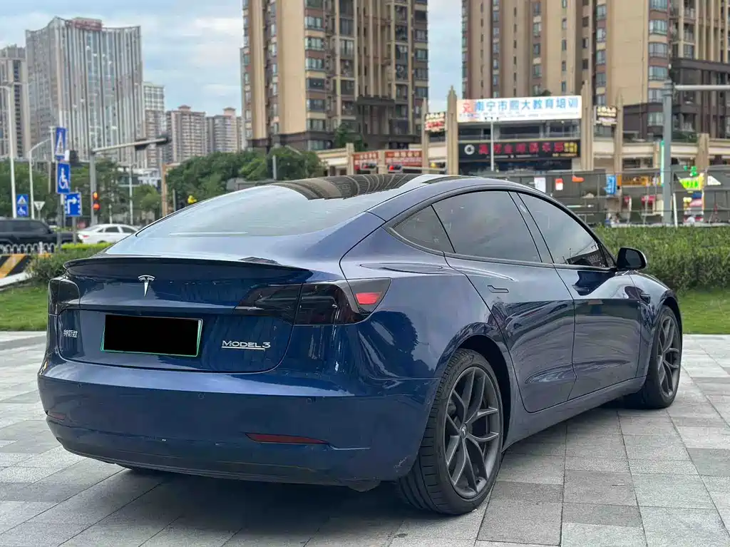 Tesla Model 3 — фото 3