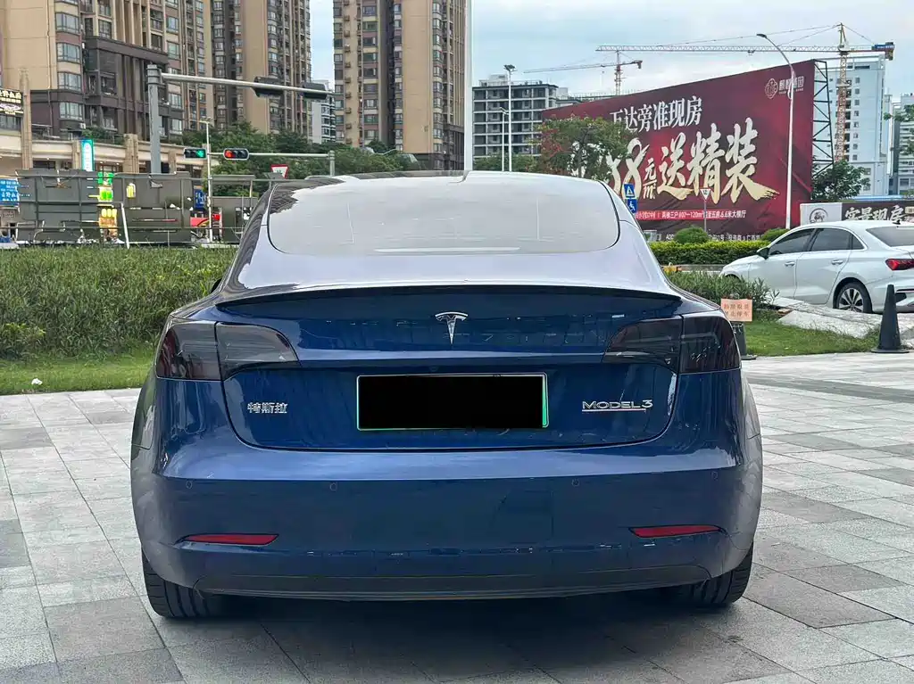 Tesla Model 3 — фото 8