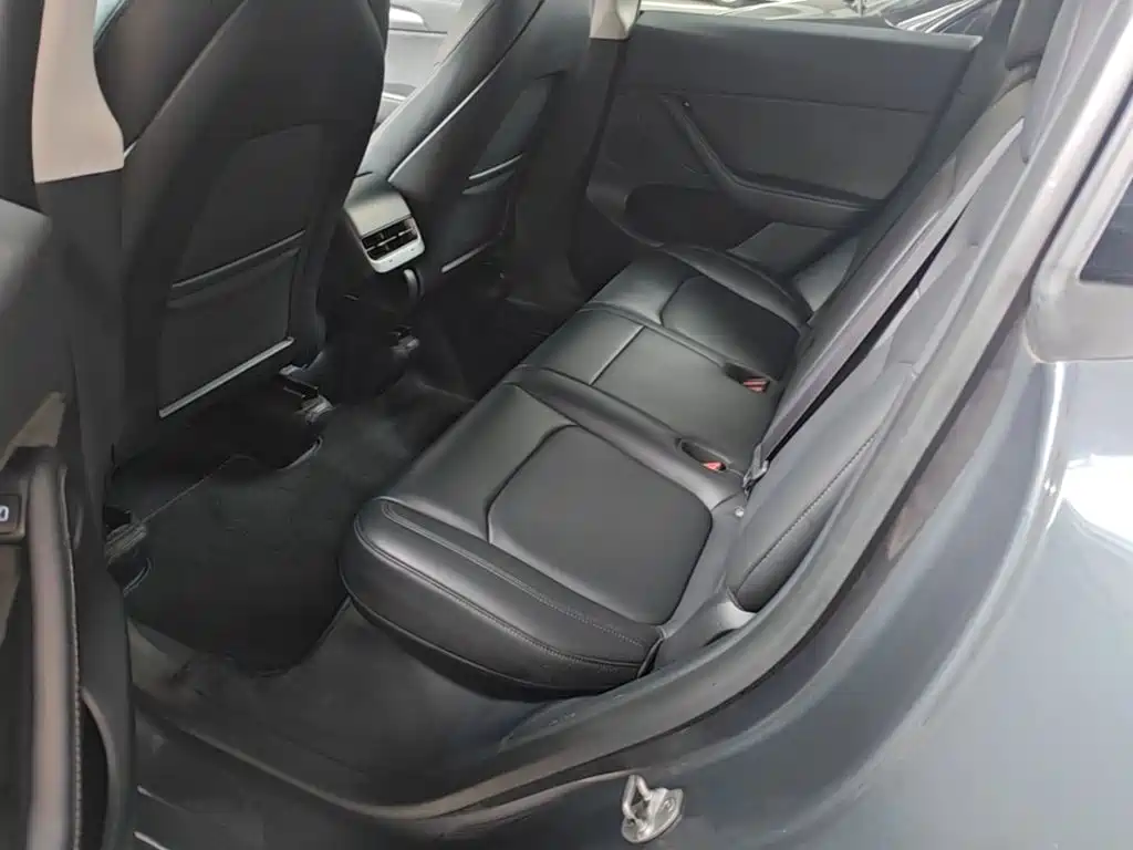 Tesla Model Y — фото 17