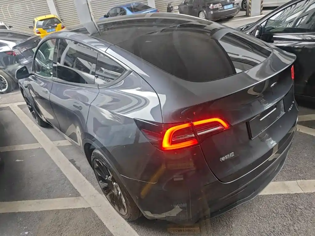 Tesla Model Y — фото 5