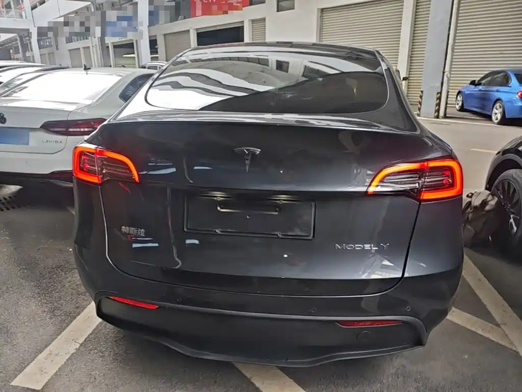 Tesla Model Y — фото 6