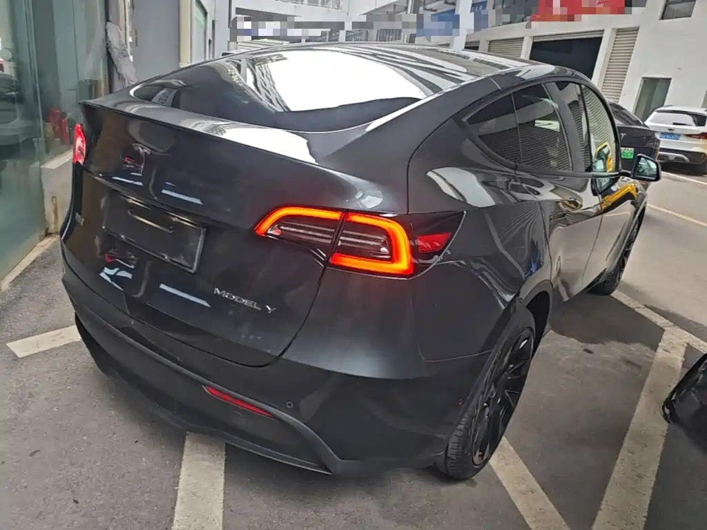 Tesla Model Y — фото 7