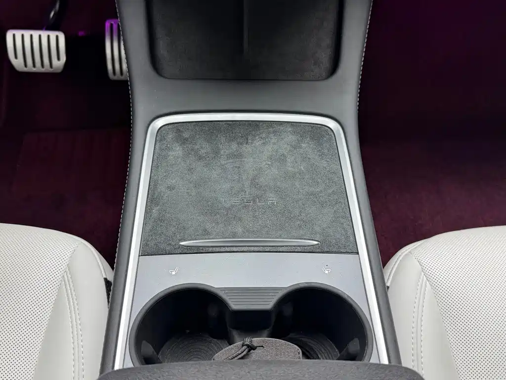 Tesla Model Y — фото 14