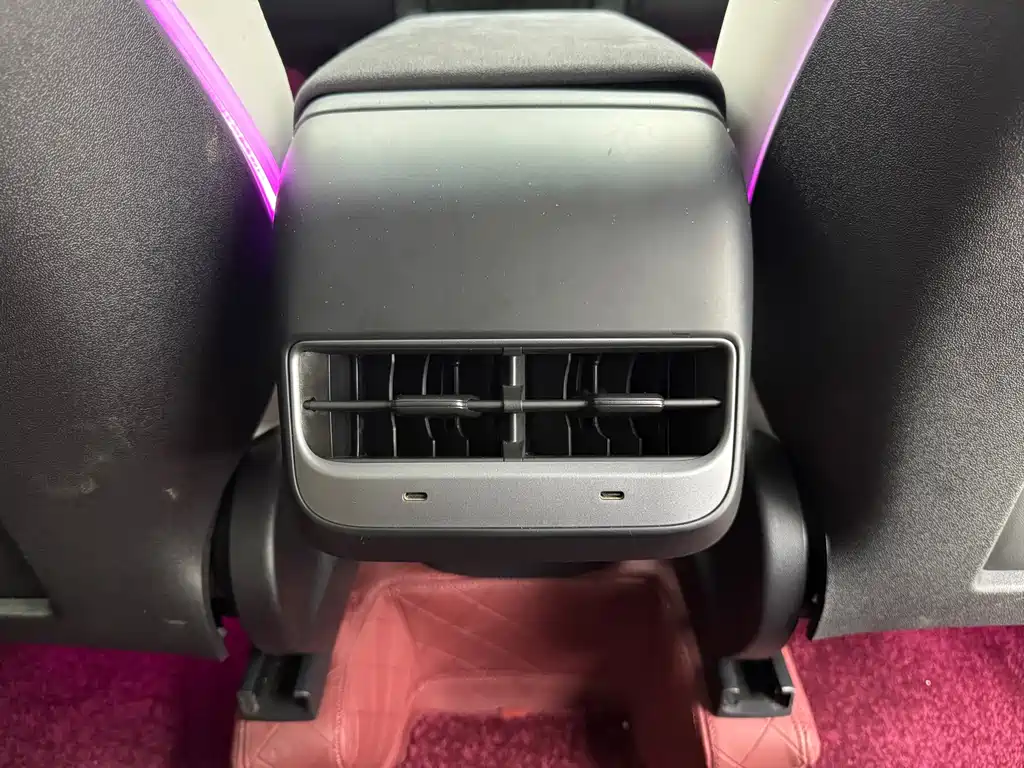 Tesla Model Y — фото 15