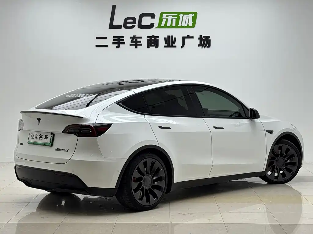 Tesla Model Y — фото 4