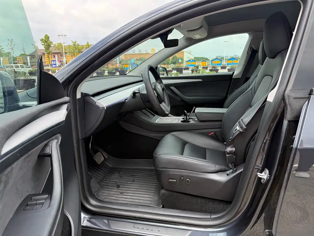 Tesla Model Y — фото 8