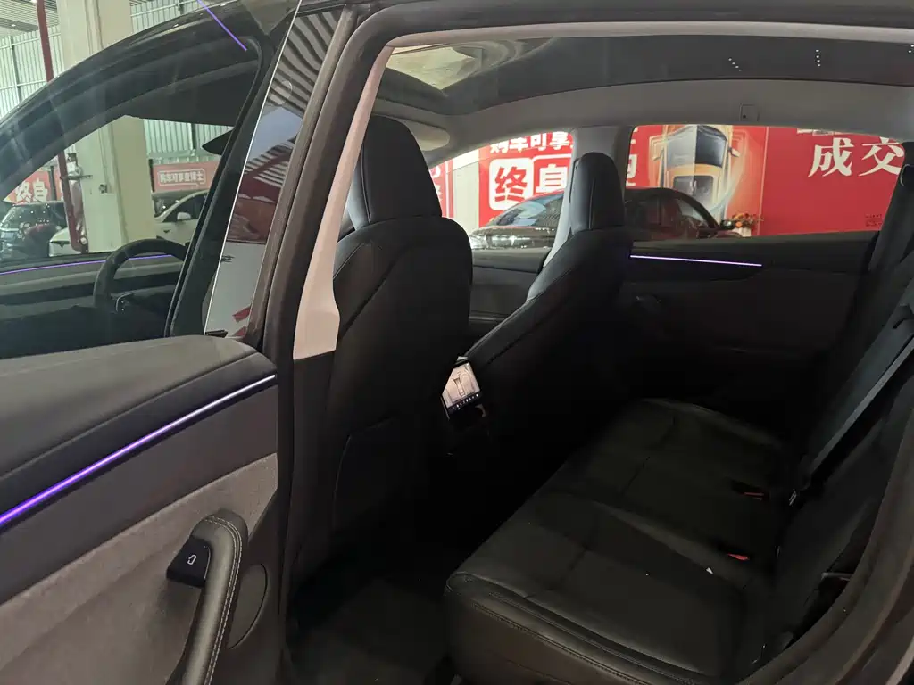 Tesla Model Y — фото 9