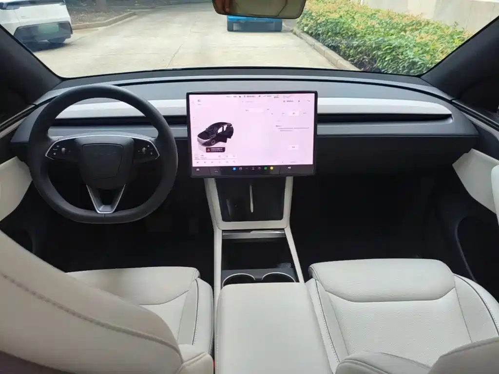 Tesla Model Y L — фото 10