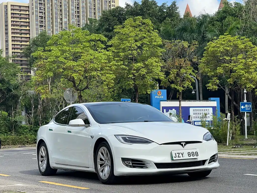 Tesla Model S — фото 3