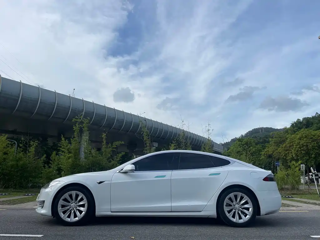 Tesla Model S — фото 4