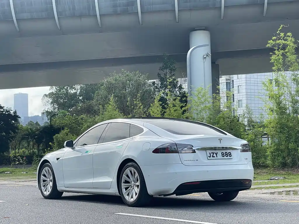 Tesla Model S — фото 5