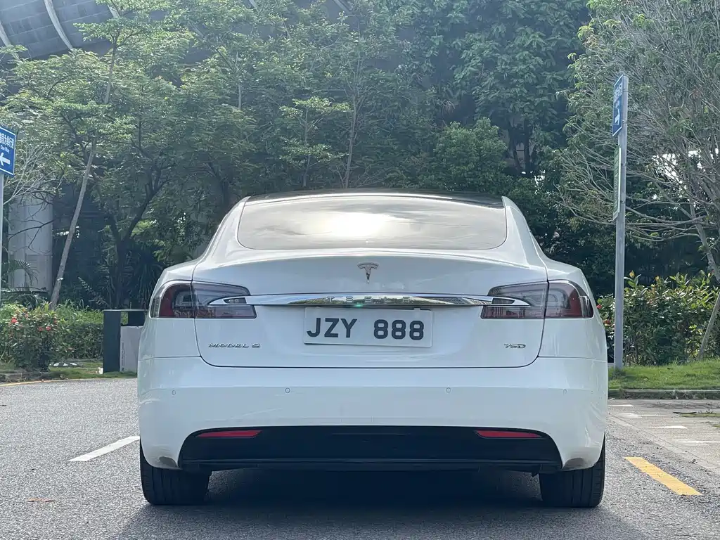 Tesla Model S — фото 6