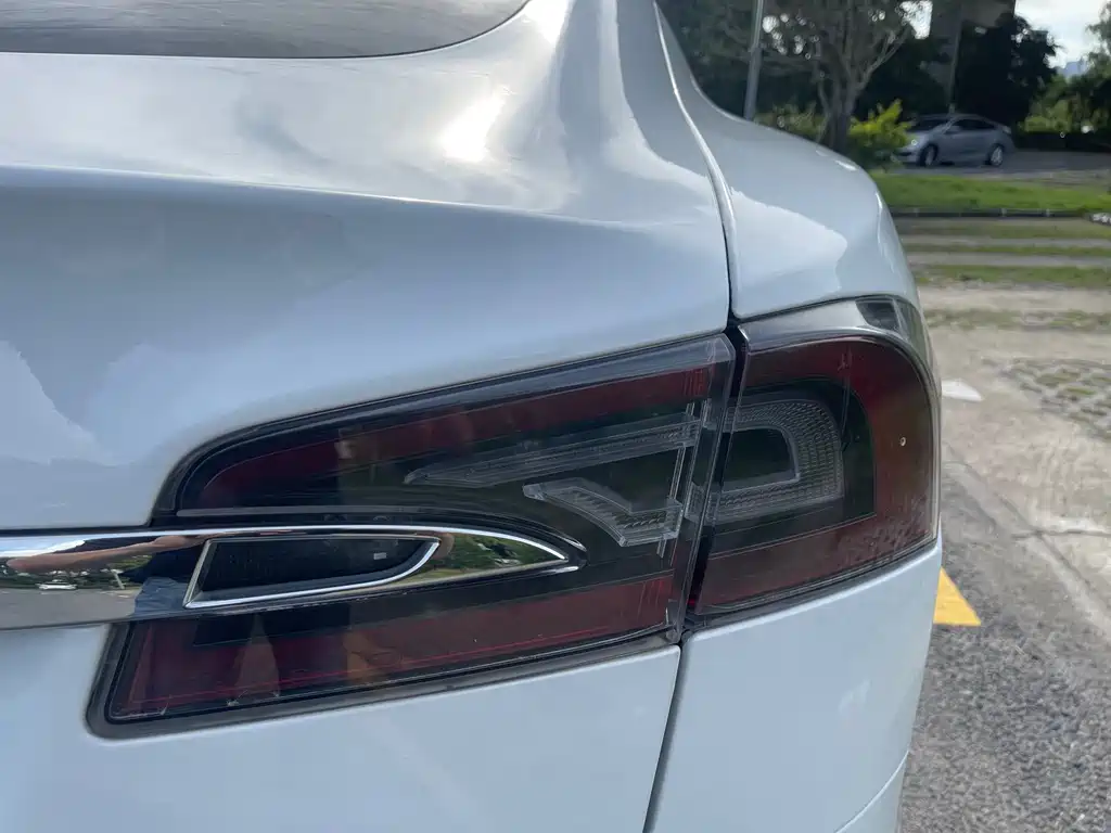 Tesla Model S — фото 8