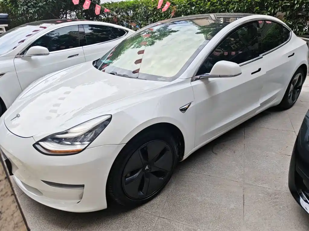 Tesla Model 3 — фото 2