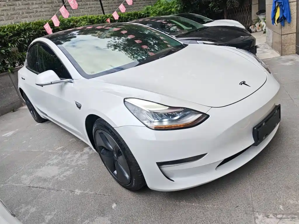 Tesla Model 3 — фото 4