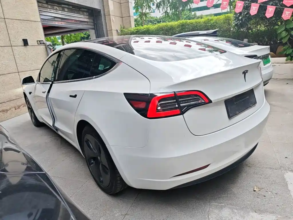 Tesla Model 3 — фото 5