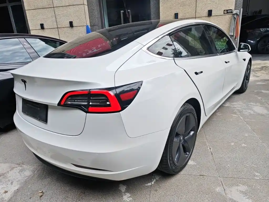 Tesla Model 3 — фото 7