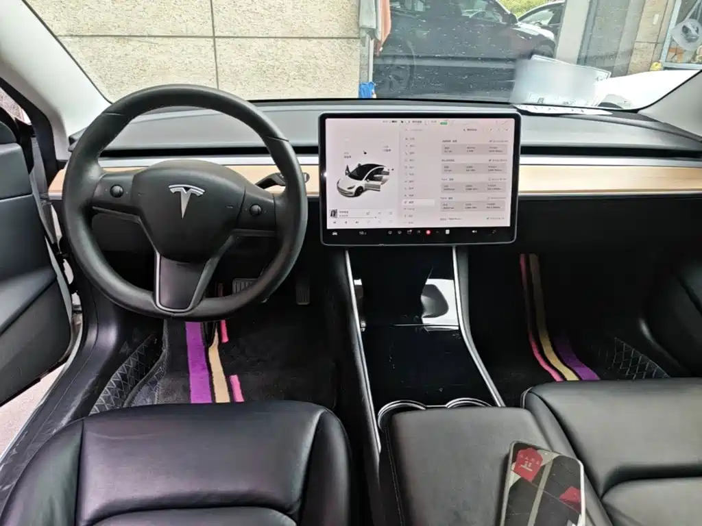 Tesla Model 3 — фото 10