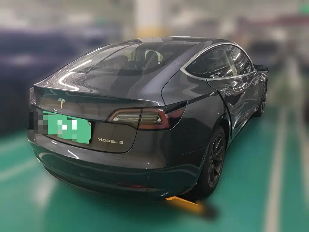 Tesla Model 3 — фото 10