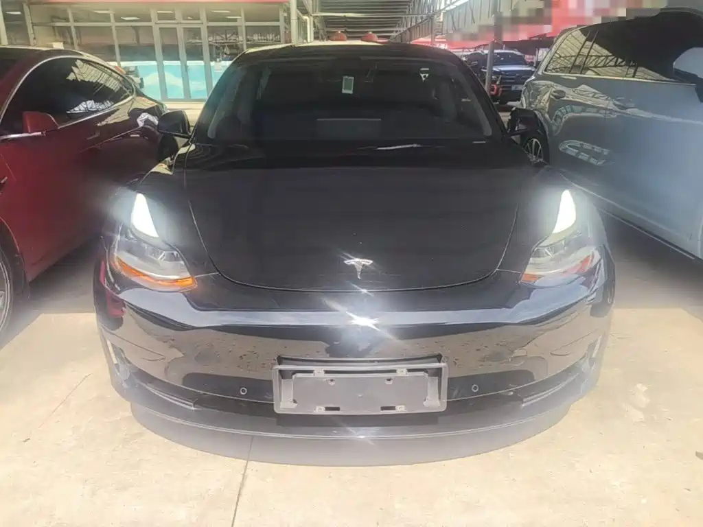 Tesla Model 3 — фото 3