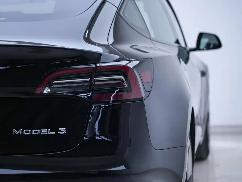 Tesla Model 3 — фото 11