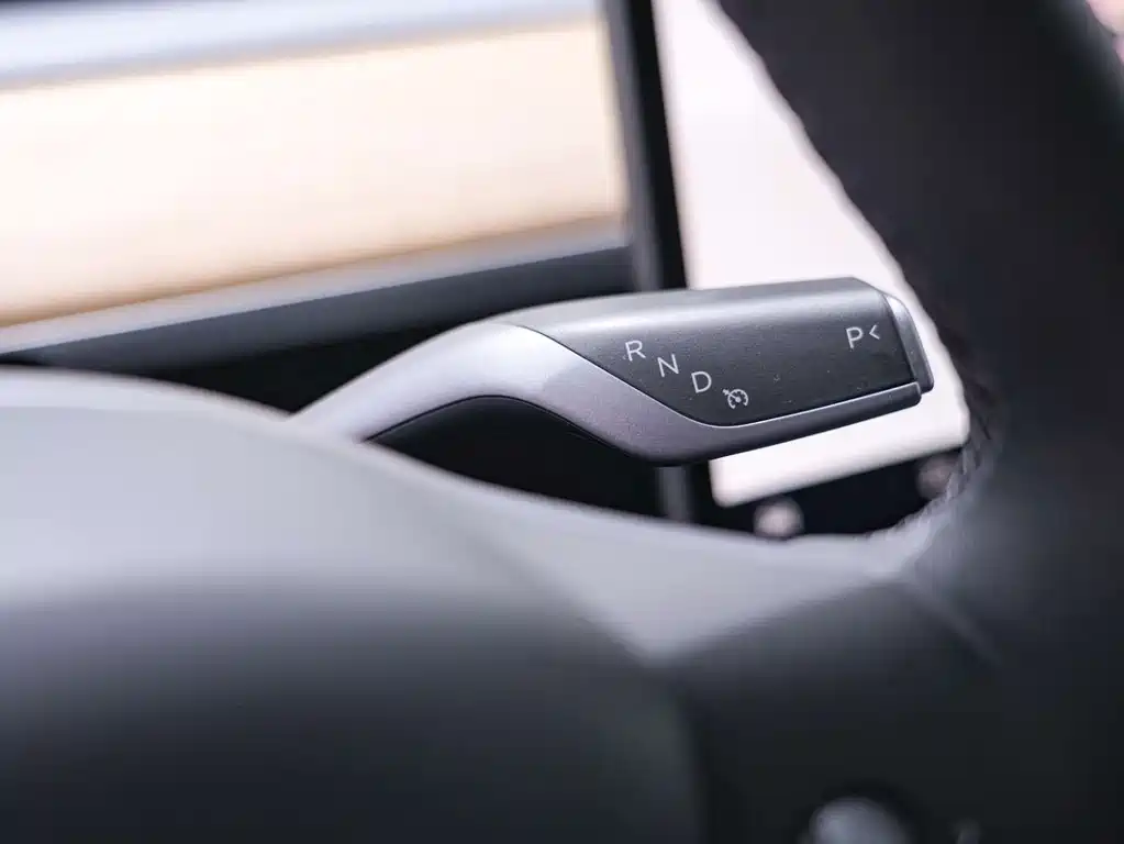 Tesla Model 3 — фото 14