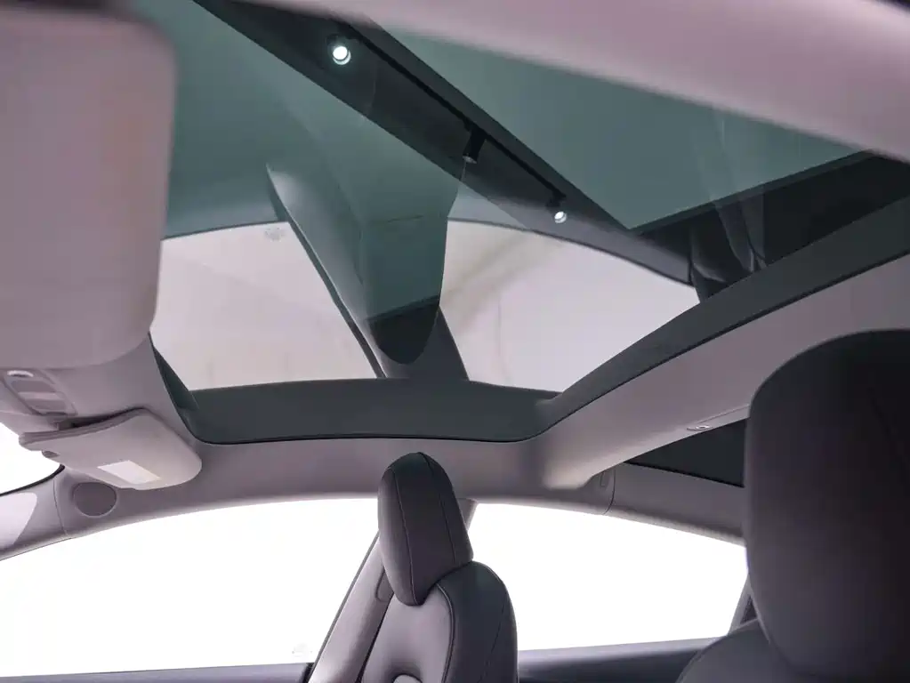 Tesla Model 3 — фото 15
