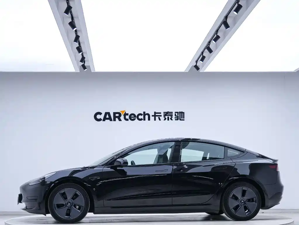 Tesla Model 3 — фото 4