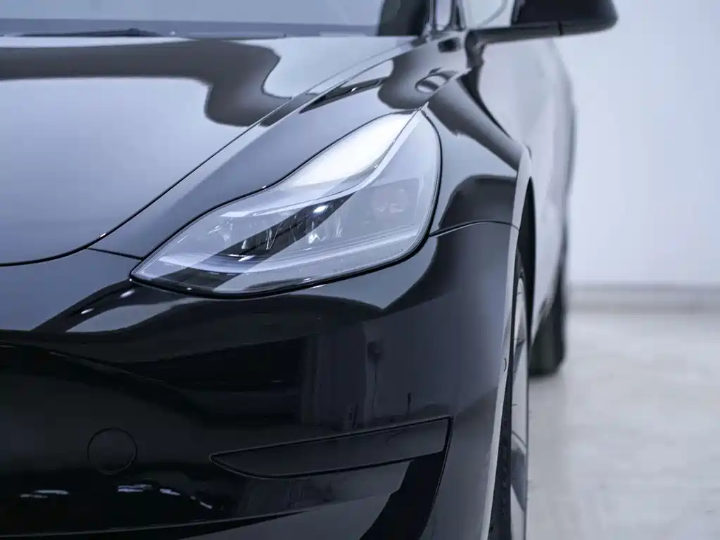 Tesla Model 3 — фото 9