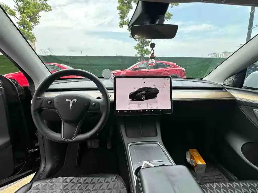 Tesla Model Y — фото 5