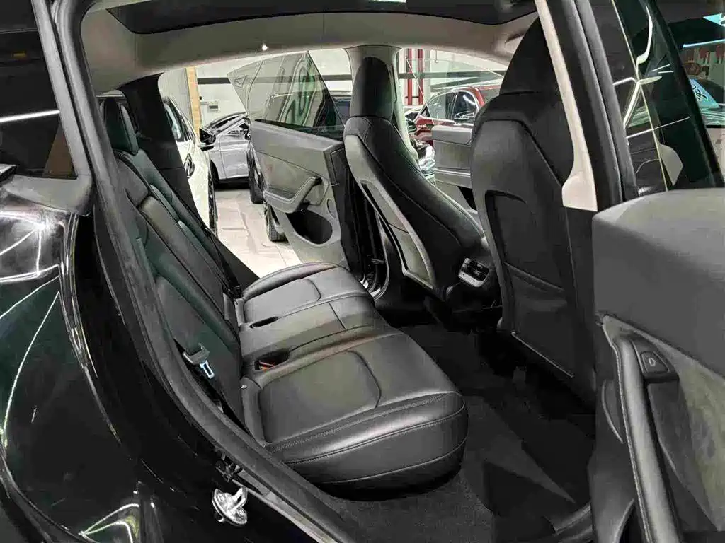 Tesla Model Y — фото 20